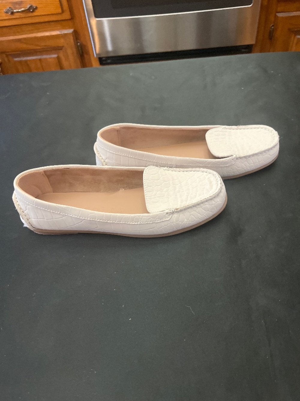 Like New Aerosole Cream/Taupe Croc Embossed Loafers.  Sz. 9M.